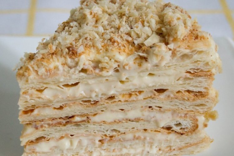 Наполеон из слоеного теста с кокосовым кремом