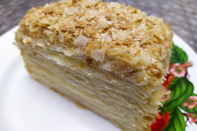 Торт Наполеон из слоеного теста со сметанным кремом