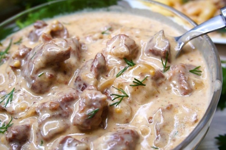 Свинина в сливочном соусе на сковороде