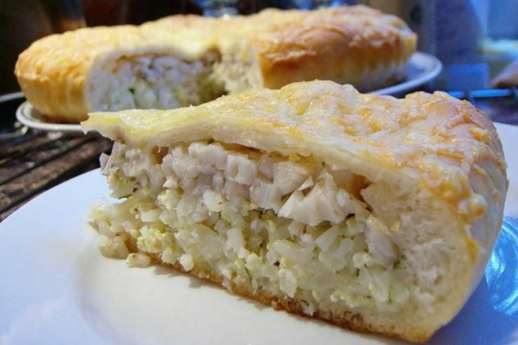 Пирог с рисом и рыбой без яиц