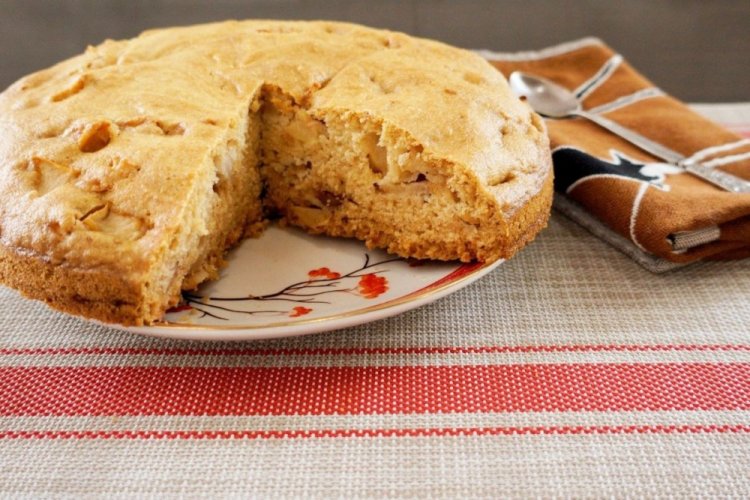 Пирог с яблоками на кефире без яиц