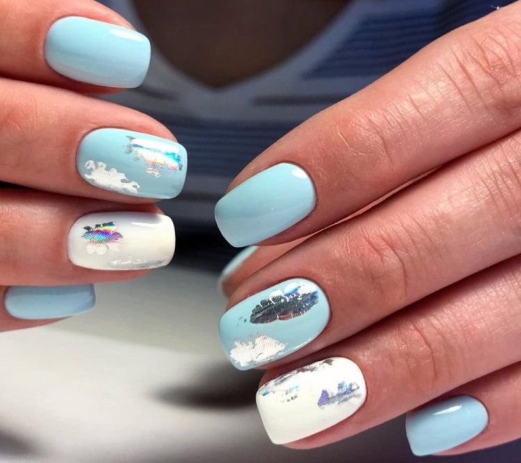 Цветной маникюр на короткие ногти