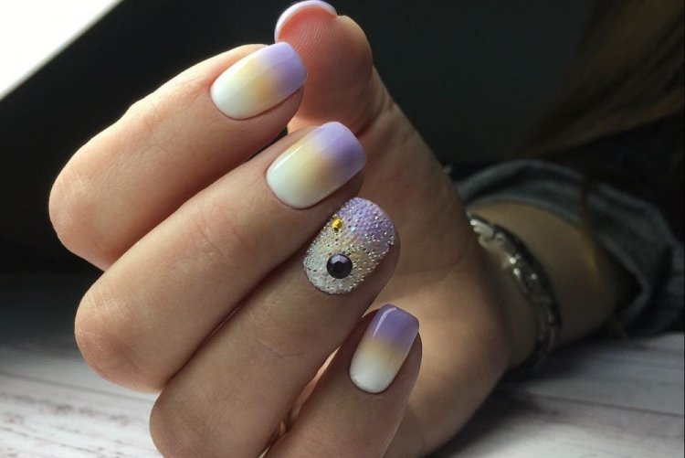 Маникюр с бульонками