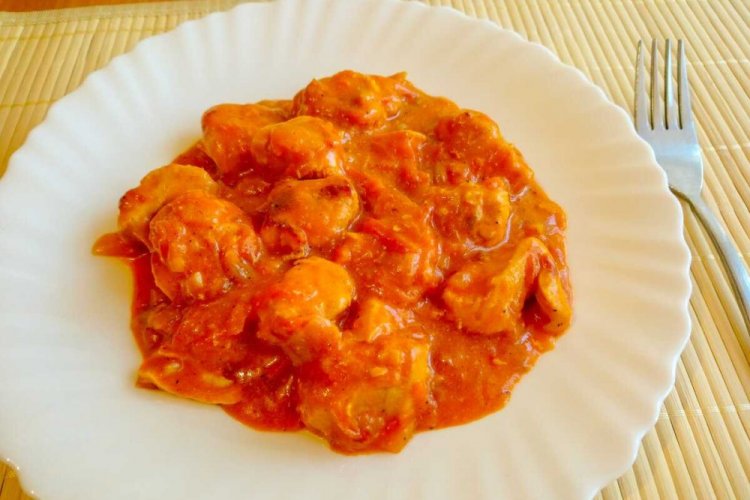 Гуляш из курицы с овощной подливкой