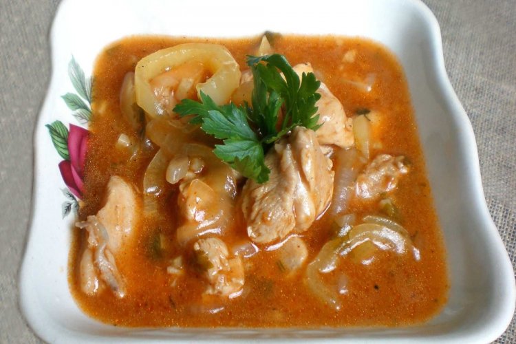 Гуляш из курицы с кетчупом