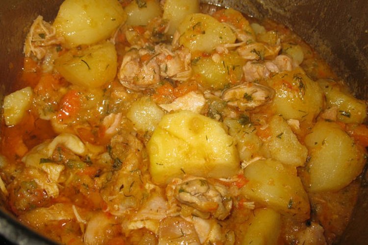 Гуляш из курицы с подливкой на свином жире