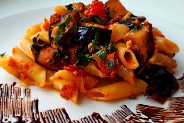 Паста с беконом и баклажанами