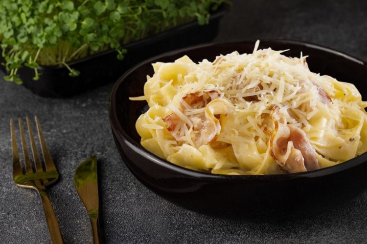 Паста с беконом и голубым сыром