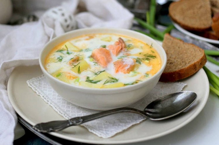 Суп из красной рыбы с овощами и плавленым сыром