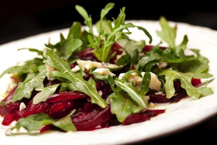 Салат со свеклой и пармезаном