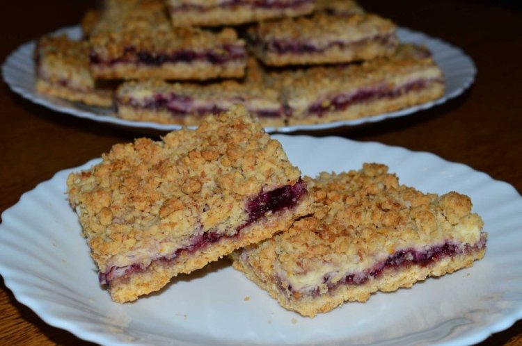 Насыпной пирог с вареньем