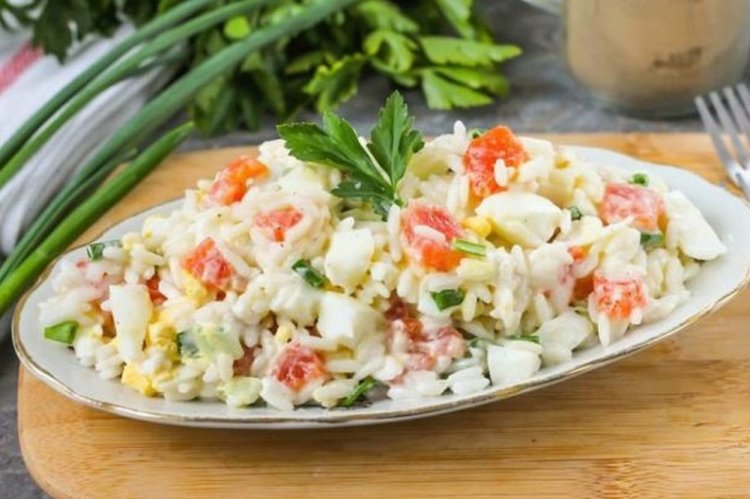 ПП салат с красной рыбой и рисом