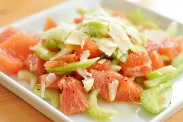 ПП салат с красной рыбой и сельдереем