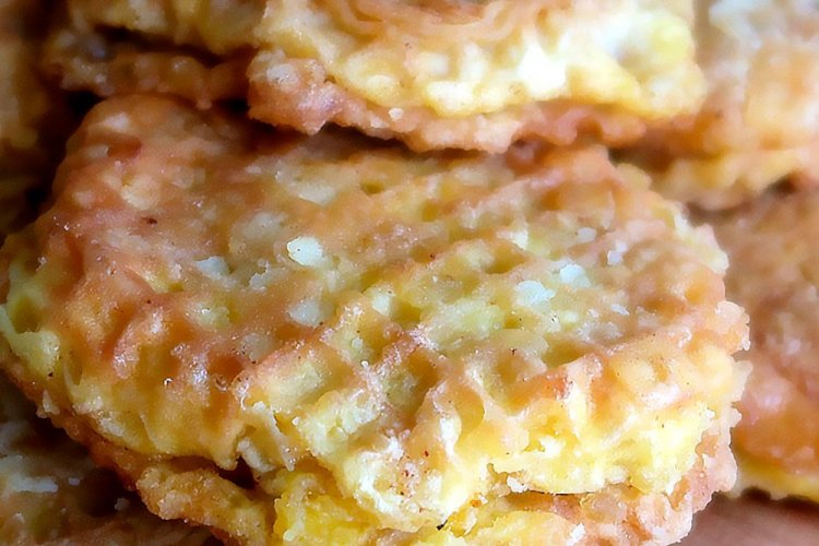 Ленивые пирожки из вафельных коржей с брынзой