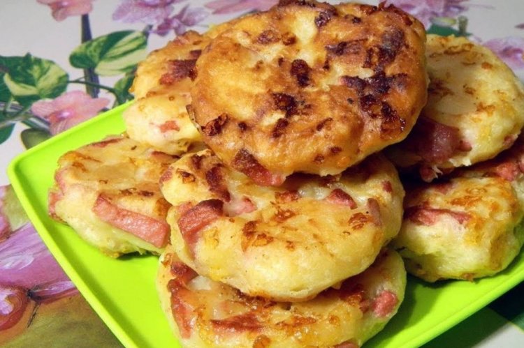 Ленивые пирожки с колбасой