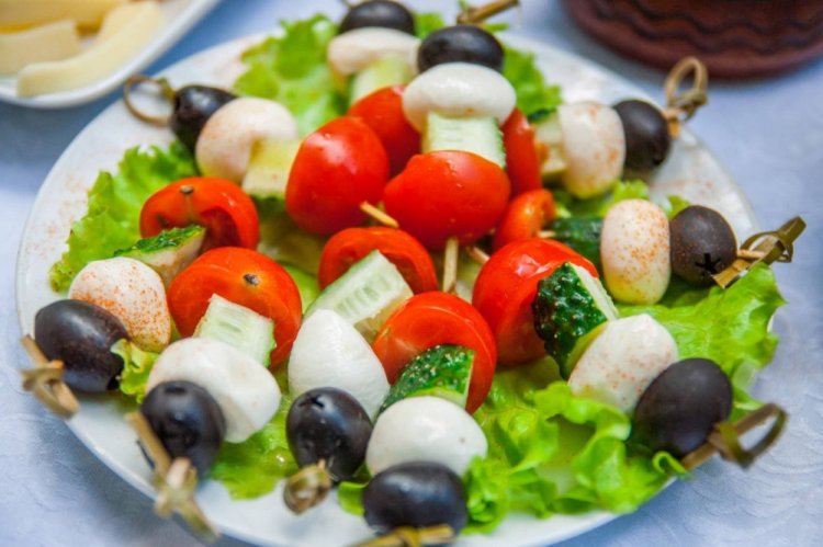 Овощи с брынзой на шпажках