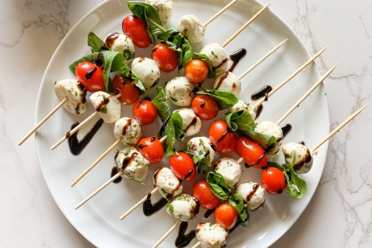 Капрезе на шпажках