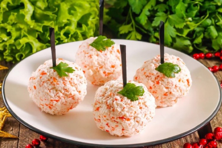 Крабовые шарики на шпажках