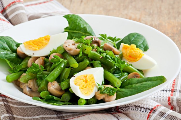 Салат со стручковой фасолью и яйцом