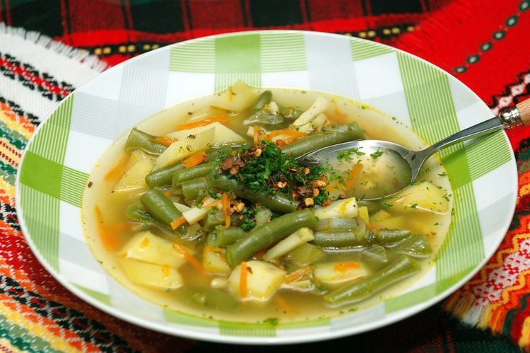 Суп с пастернаком и стручковой фасолью