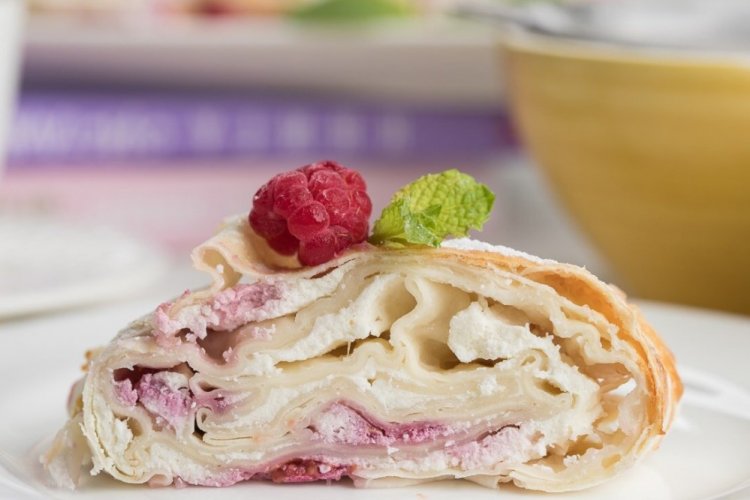 Пирог из лаваша с ягодами