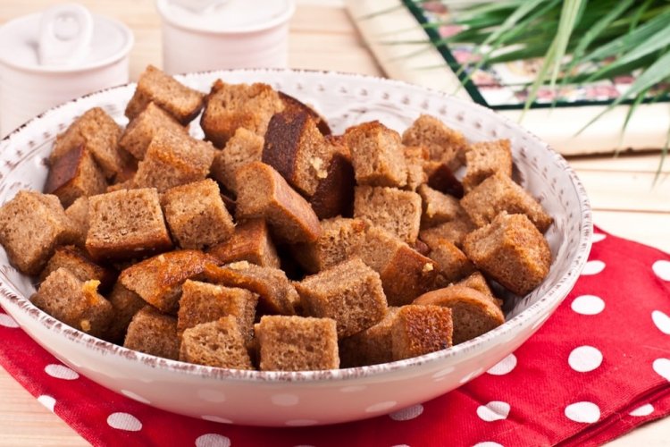 Сухарики из ржаного хлеба в духовке