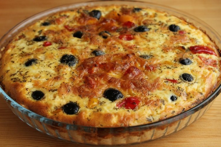 Пирог с фетаксой и маслинами