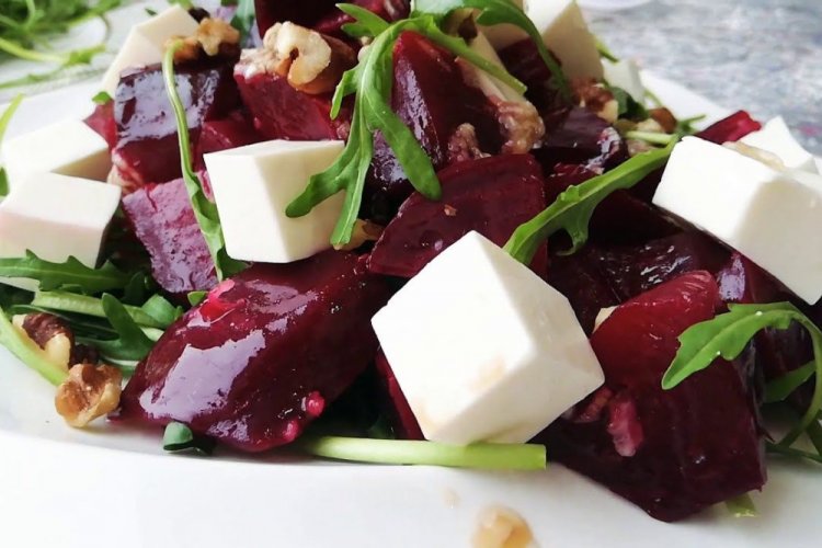 Салат со свеклой и фетаксой