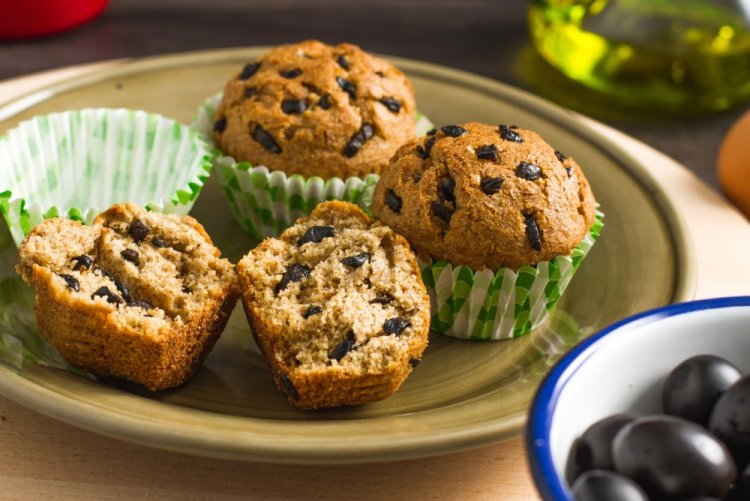 Кексы с оливками и фетаксой