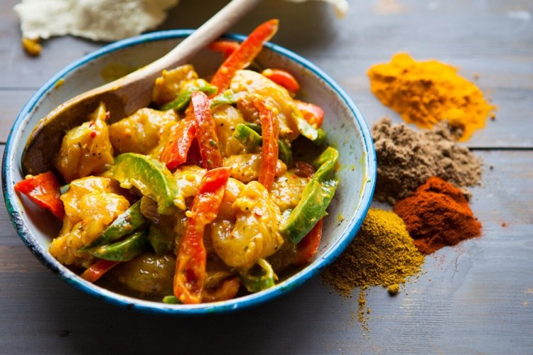 Курица карри с овощами и кокосовыми сливками