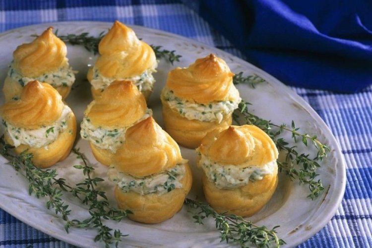 Профитроли с творогом и зеленью