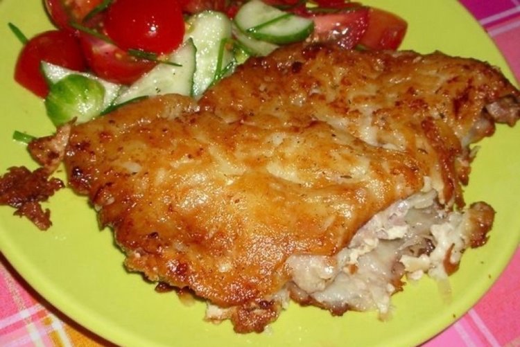 Свиная корейка в яичном кляре на сковороде