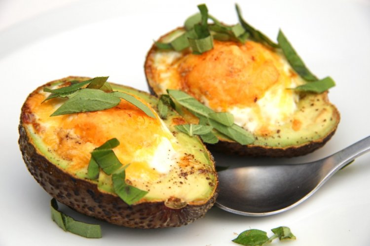 Запеченное авокадо с творожным сыром