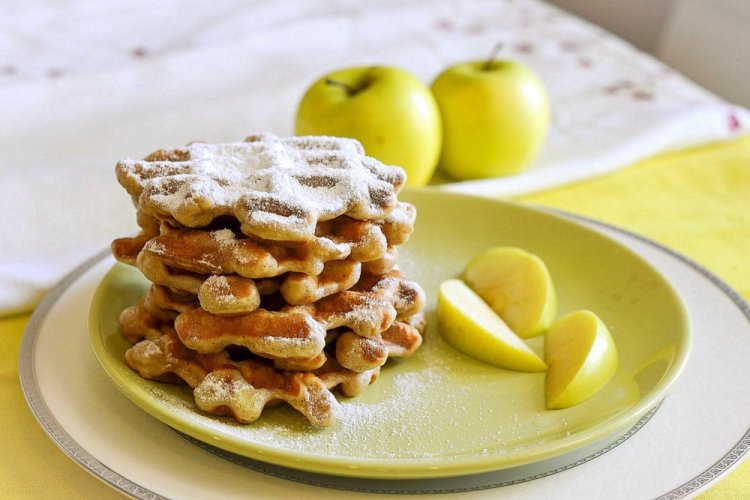 Творожные вафли с яблоком в вафельнице