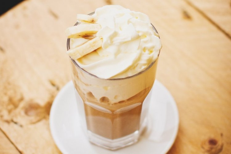 Айс-латте с бананом