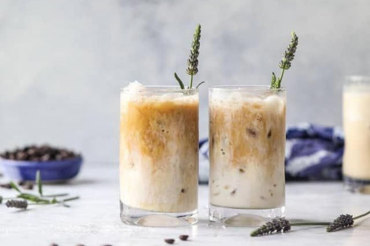 Лавандовый айс-латте