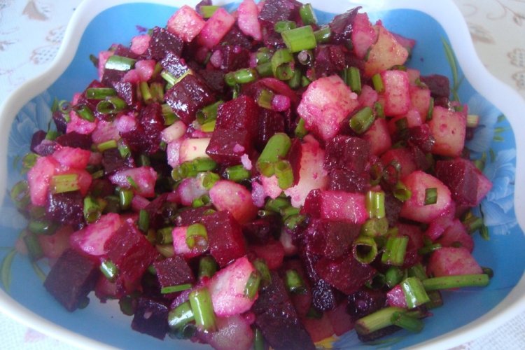Салат со свеклой и картошкой