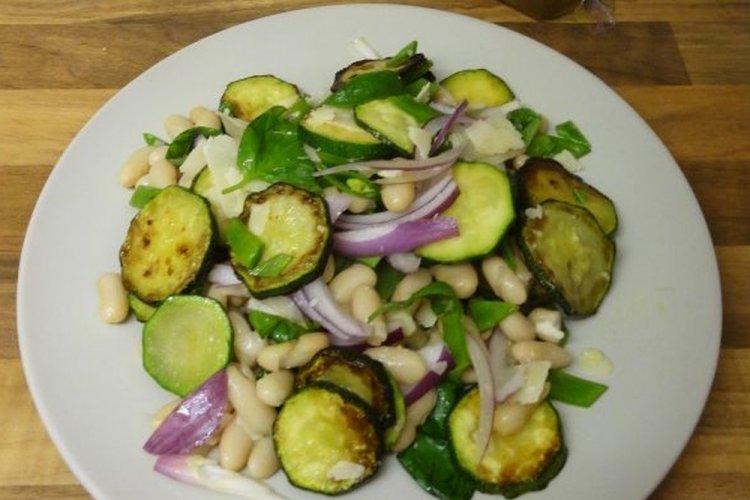 Салат из кабачков и фасоли