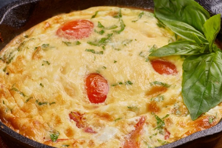 Фриттата с помидорами и базиликом