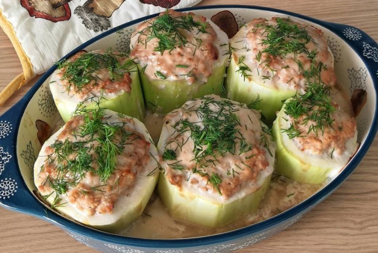 Тушеные фаршированные кабачки
