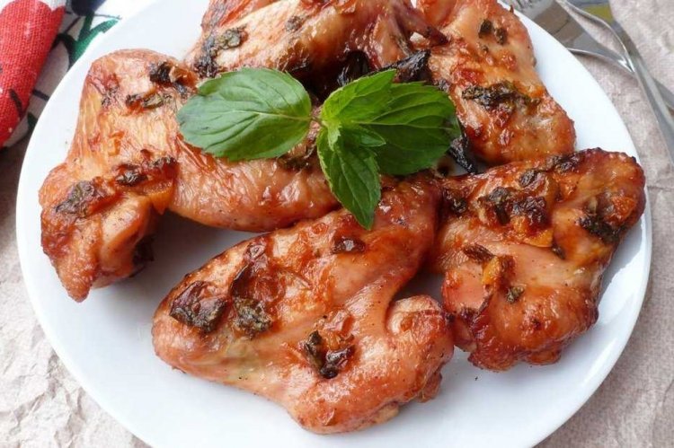 Куриные крылышки со сметаной и кетчупом в аэрогриле