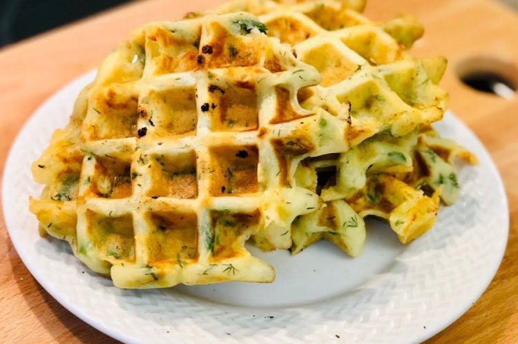 Сырные вафли с зеленью