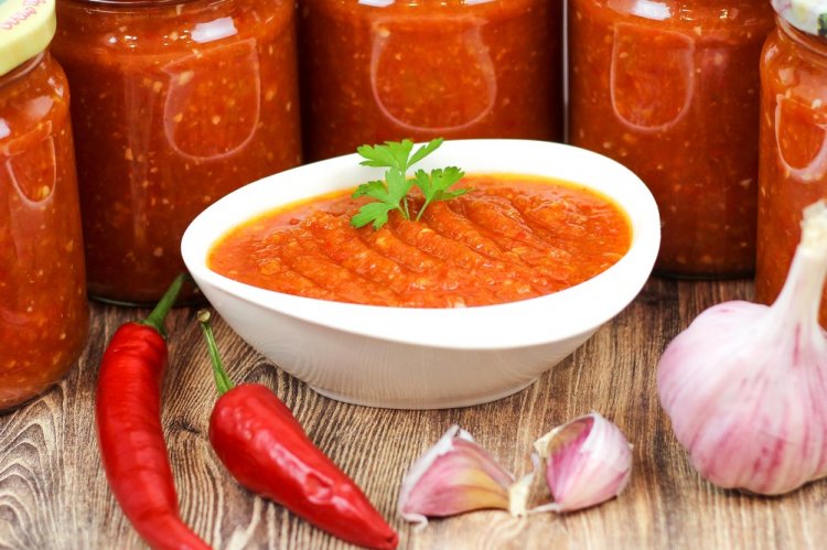 Аджика из болгарского перца с морковью на зиму