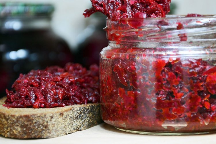 Свекольный салат с яблоками на зиму