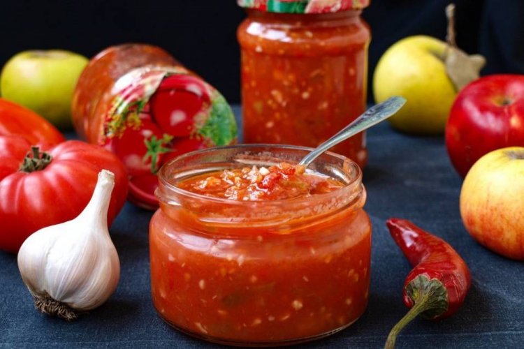 Аджика с яблоками на зиму