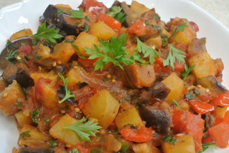 Рагу с баклажанами и картошкой