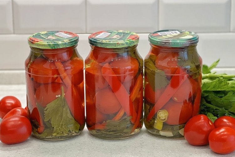 Помидоры с сельдереем и овощами на зиму