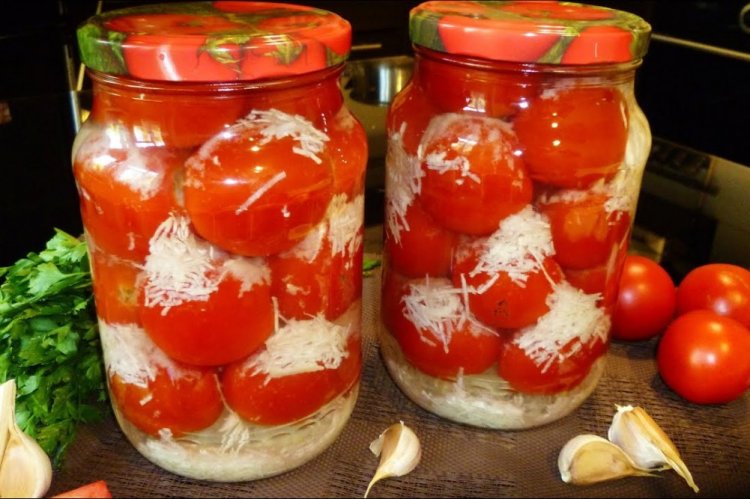 Помидоры с тертым корнем сельдерея на зиму