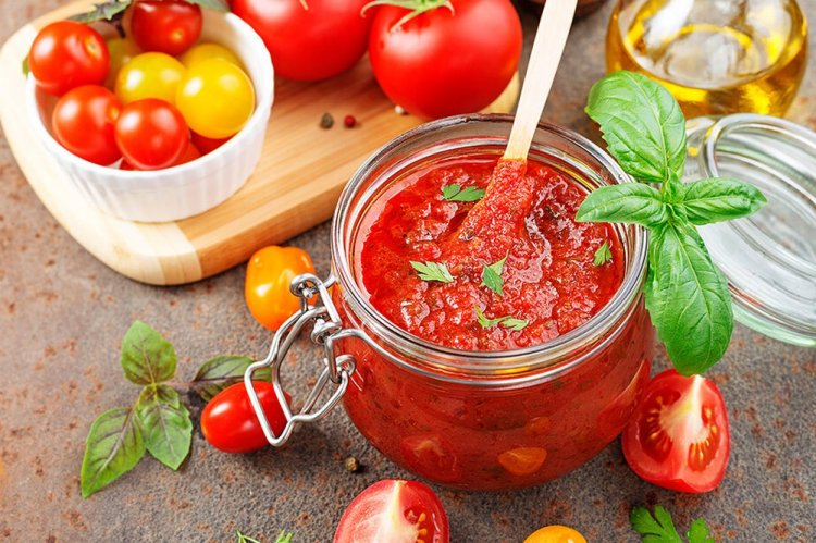 Итальянский соус с помидорами, сельдереем и базиликом на зиму