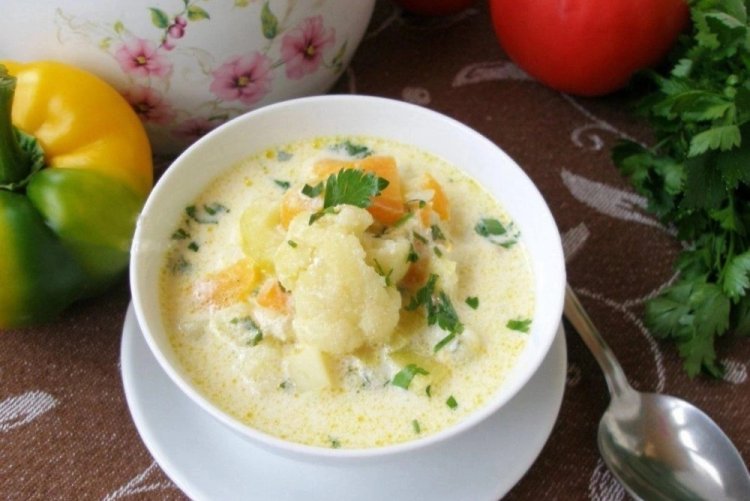 Сливочный суп с курицей и цветной капустой